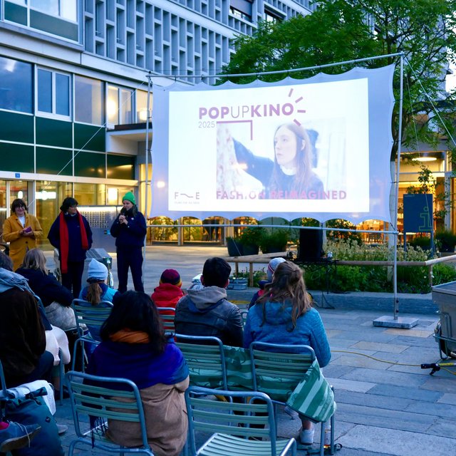Das Solar-Umwelt-Kino mit Filme für die Erde auf dem Westfeldplatz in Basel.