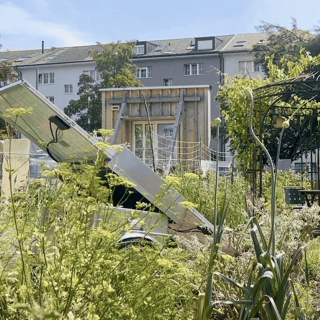 Mobiles Solarkraftwerk im Garten des Quartierzentrums Iselin.