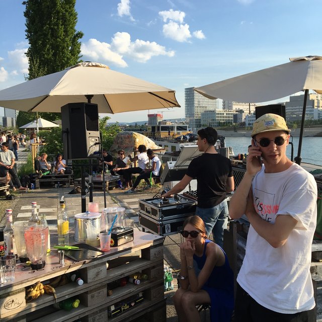 Am Schachbrett, Karawanserei, Zwischennutzung Klybeckquai. DJ lifestyle powered by the sun.