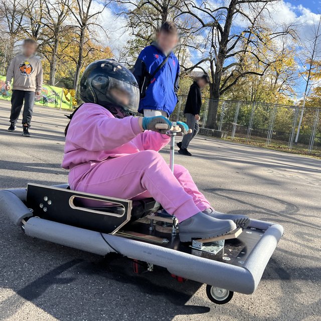 Testfahrt mit dem Solar Akkuschrauber Go Kart.