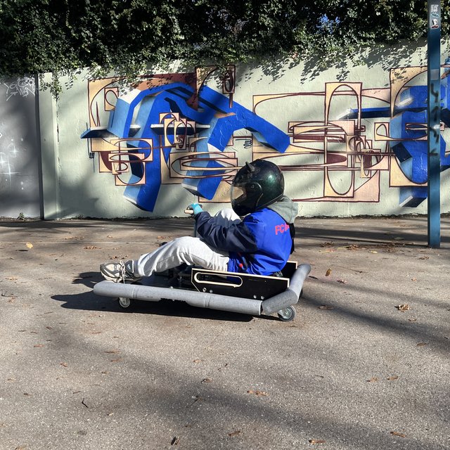 Testfahrt mit dem Solar Akkuschrauber Go Kart.